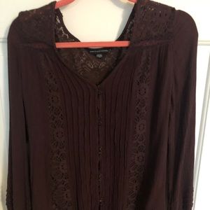 beautiful lace detailed top!